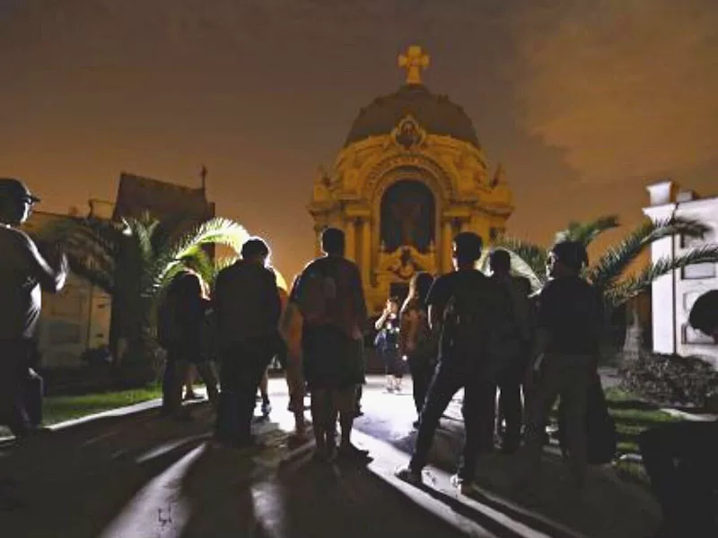 Visita al Cementerio Presbítero Maestro